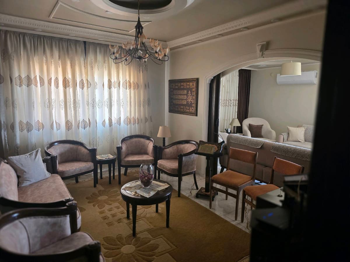 شقة 5 غرف 2 صالات 260م² طابق 3 مع فرش للبيع