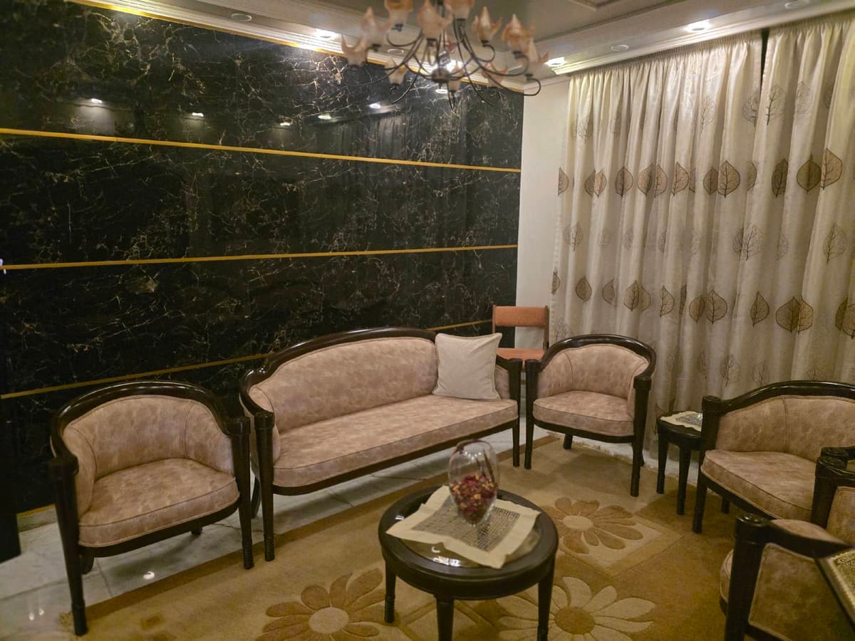 شقة 5 غرف 2 صالات 260م² طابق 3 مع فرش للبيع