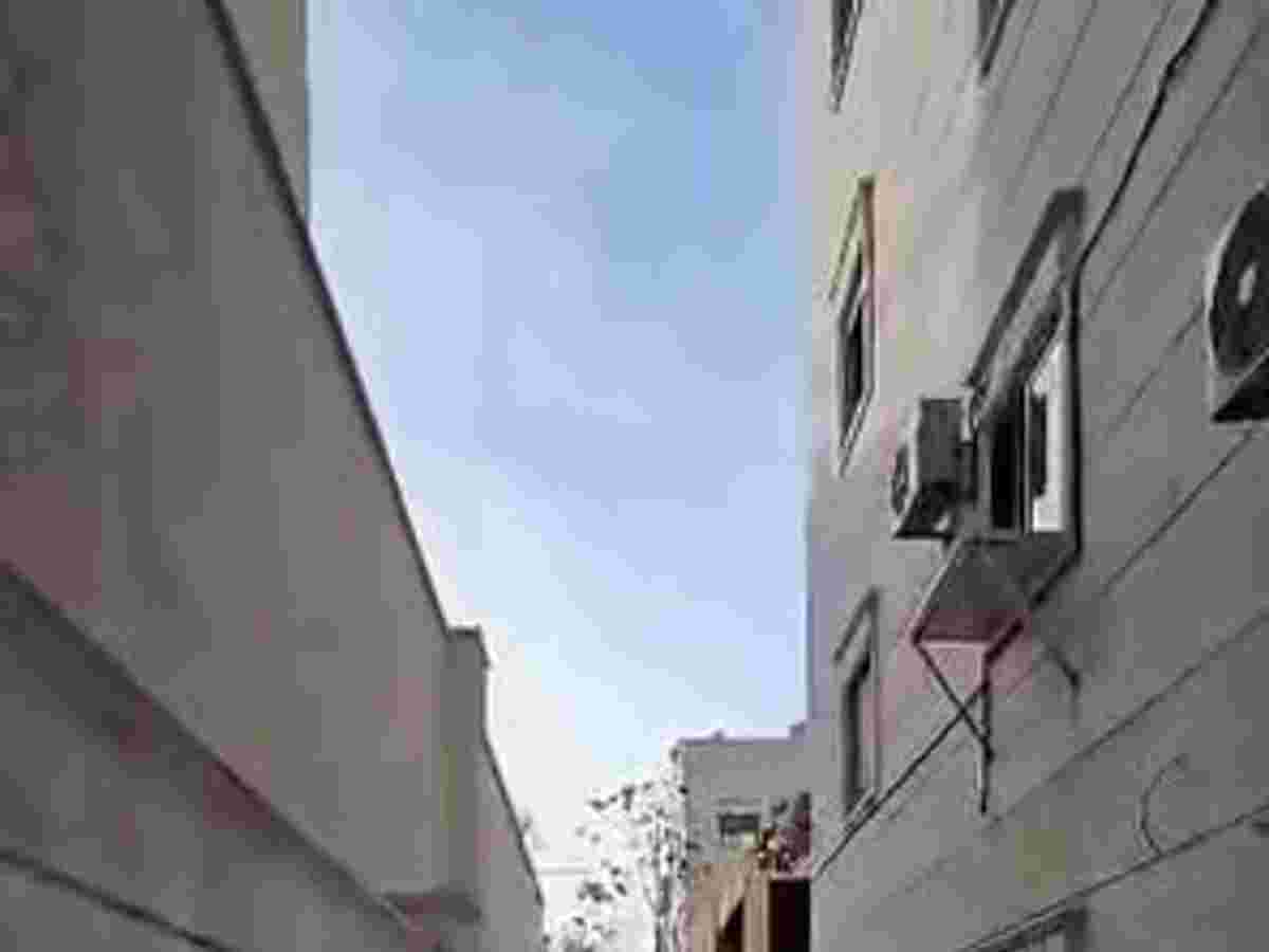 شقة 5 غرف 1 صالات طابق 1 للبيع