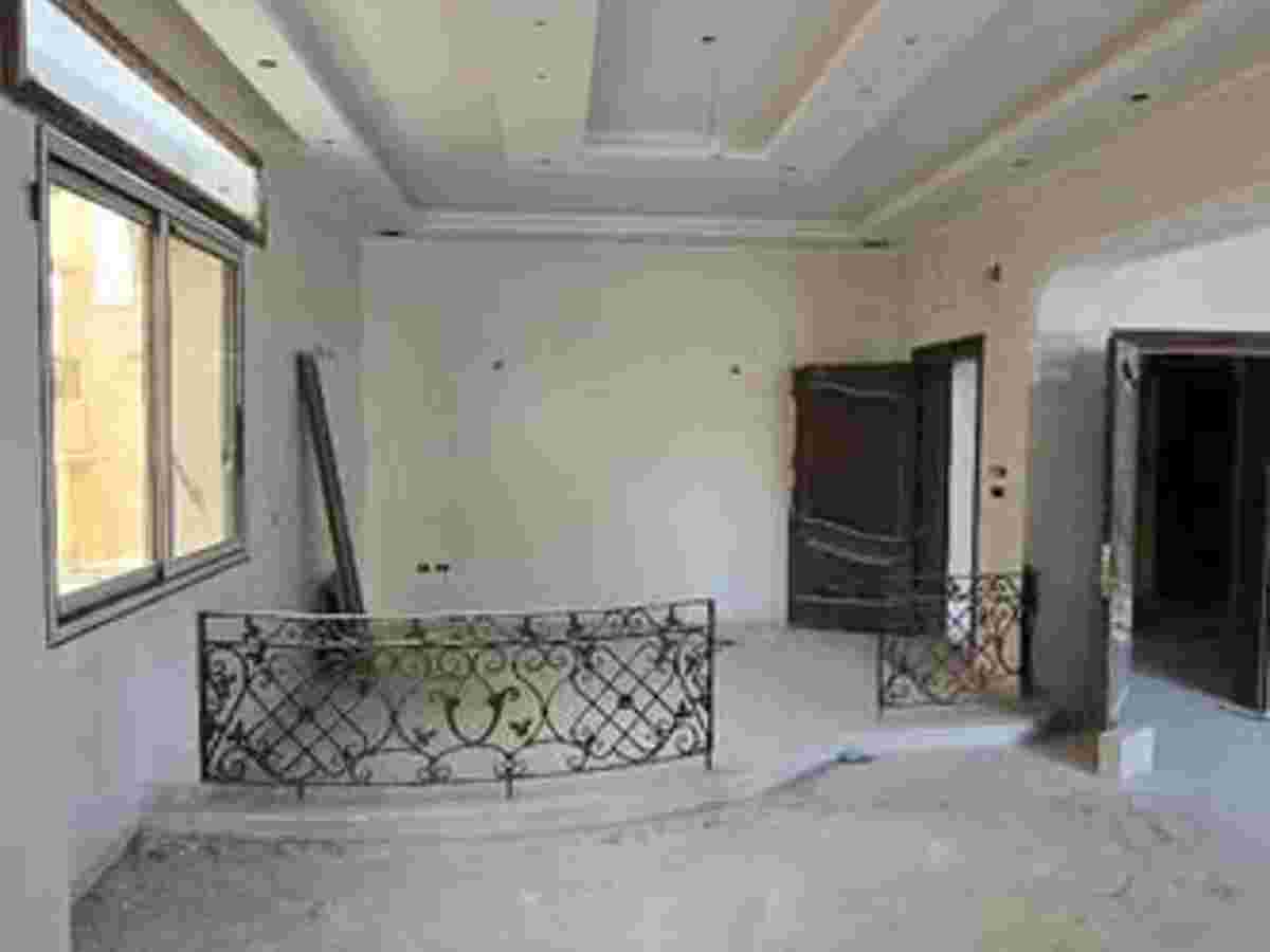 شقة 6 غرف طابق 3 للإيجار