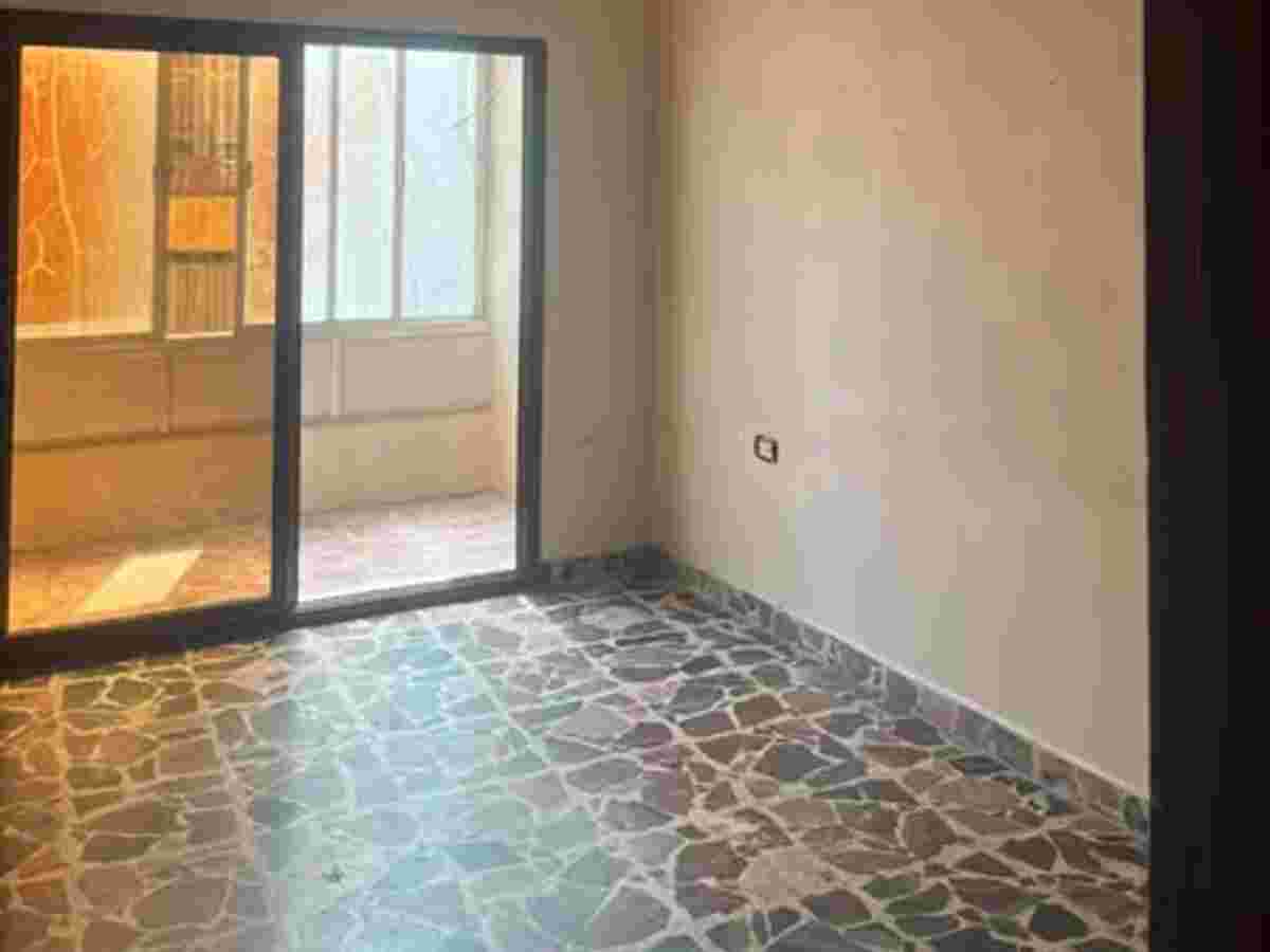شقة 4 غرف طابق 3 للإيجار
