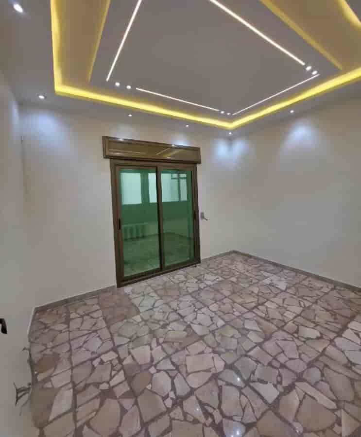 شقة 4 غرف 1 صالات طابق 1 للإيجار