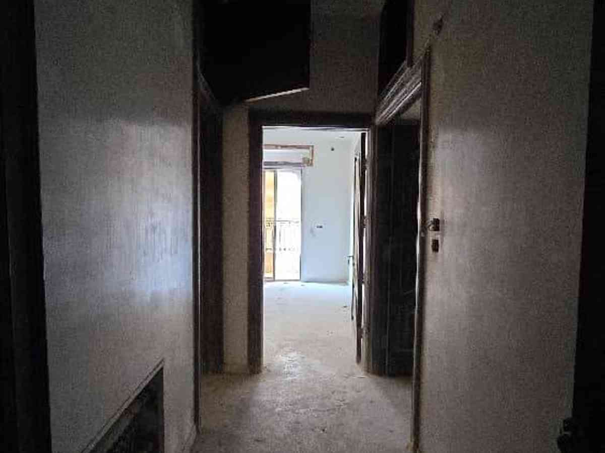 شقة 6 غرف طابق 3 للإيجار