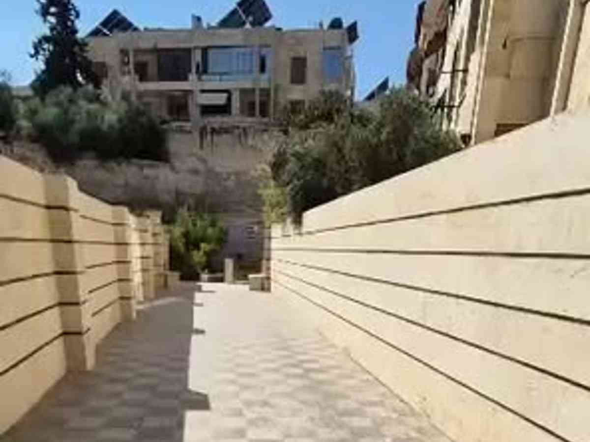 شقة 6 غرف 1 صالات 900م² للبيع