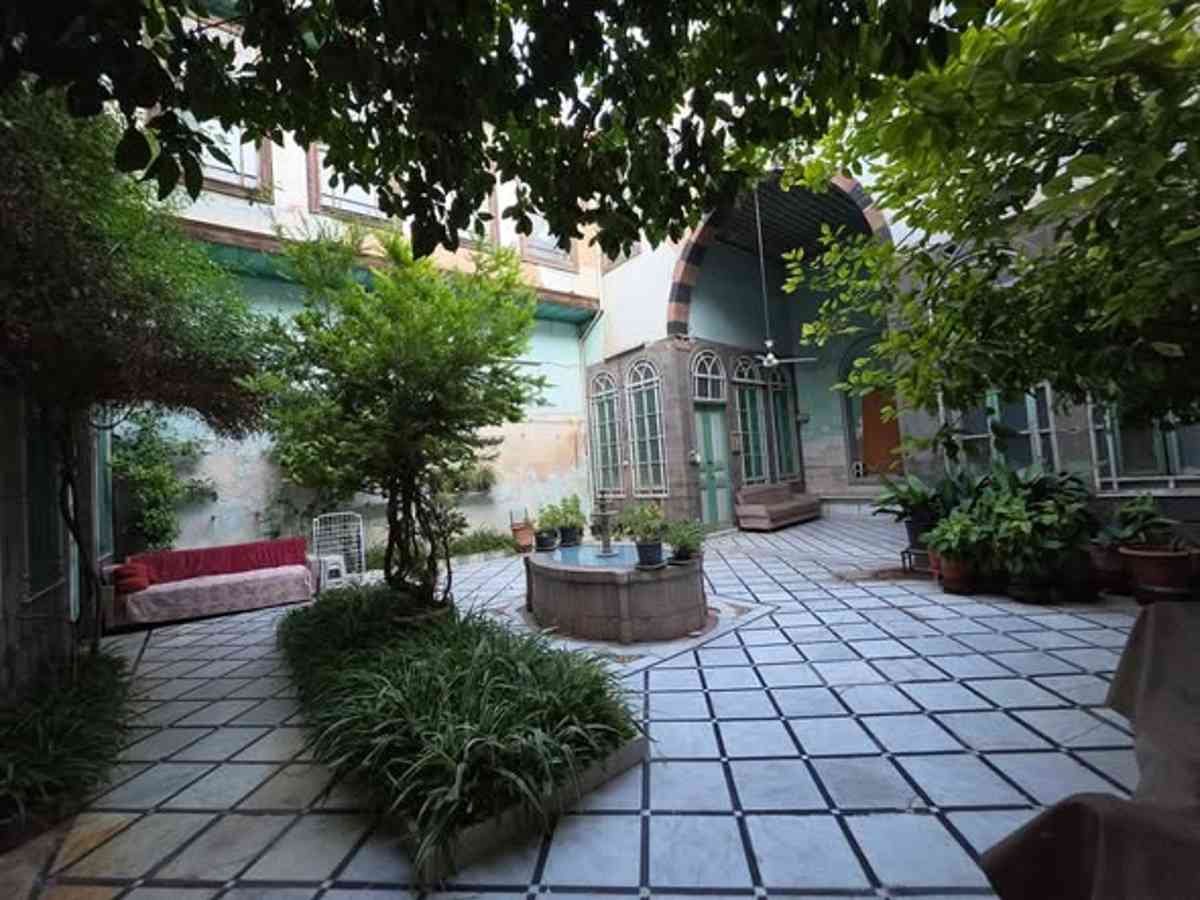شقة 7 غرف 250م² طابق 1 للبيع