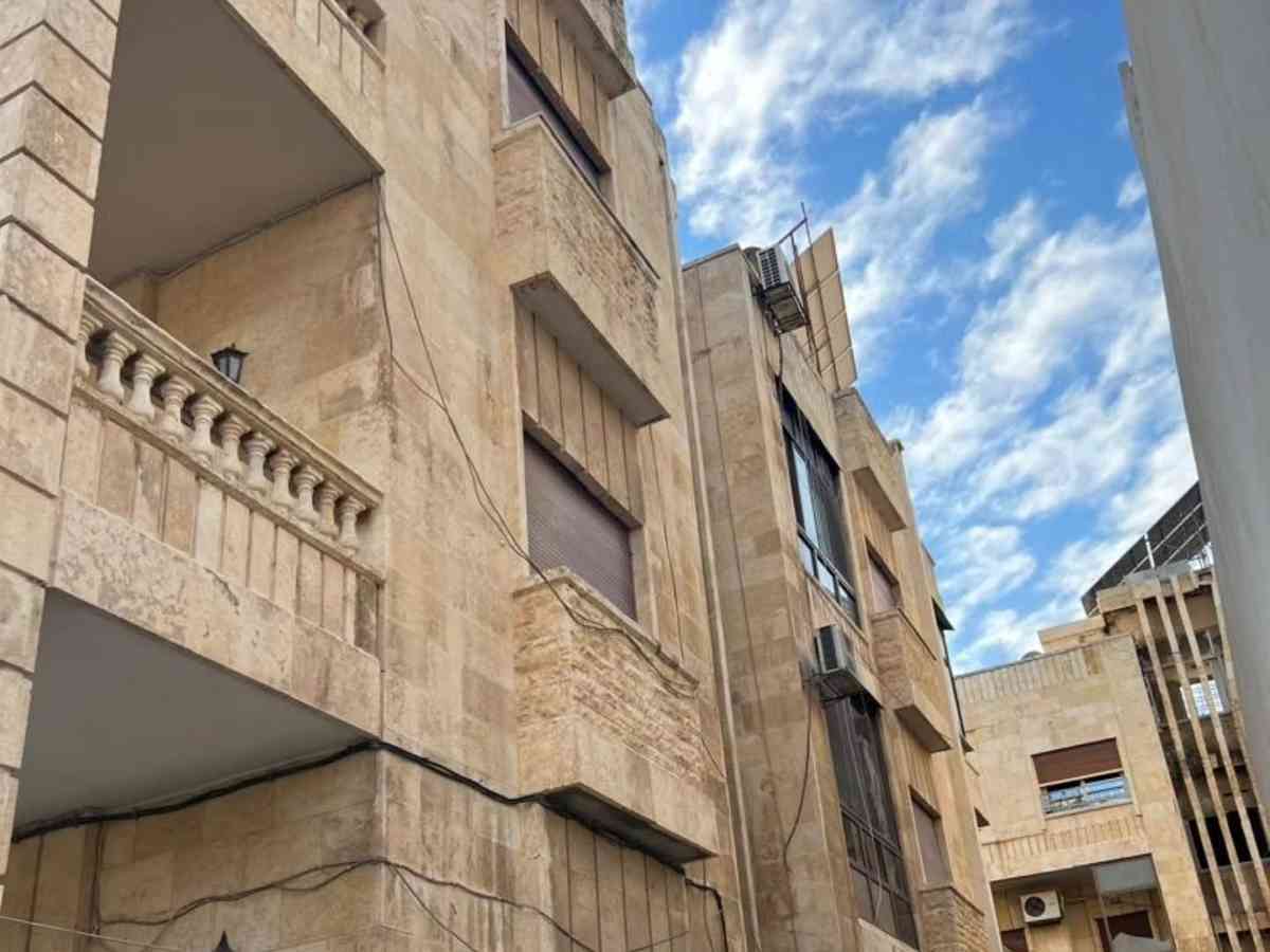 شقة 7 غرف 375م² طابق 2 مع فرش للبيع
