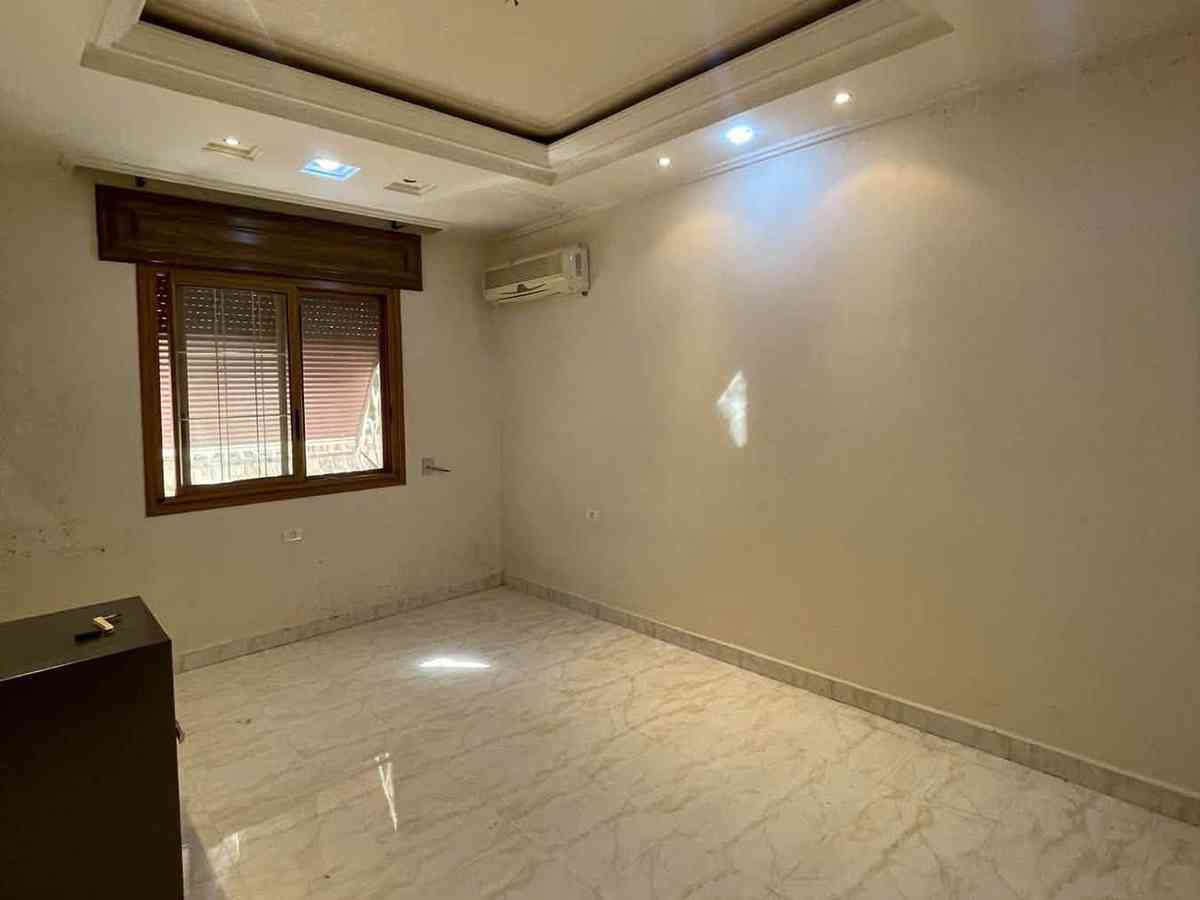 شقة 5 غرف طابق 1 للإيجار