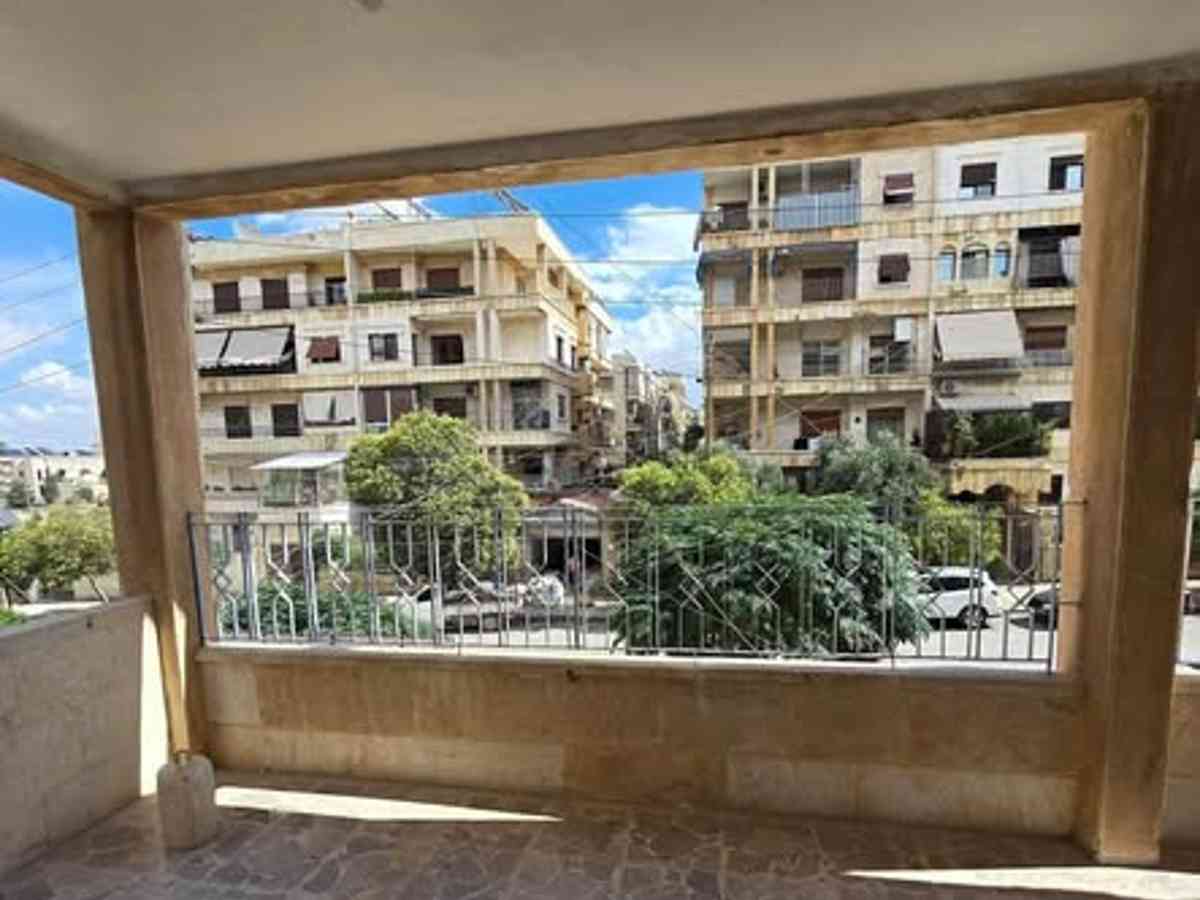 شقة 6 غرف طابق 1 للإيجار