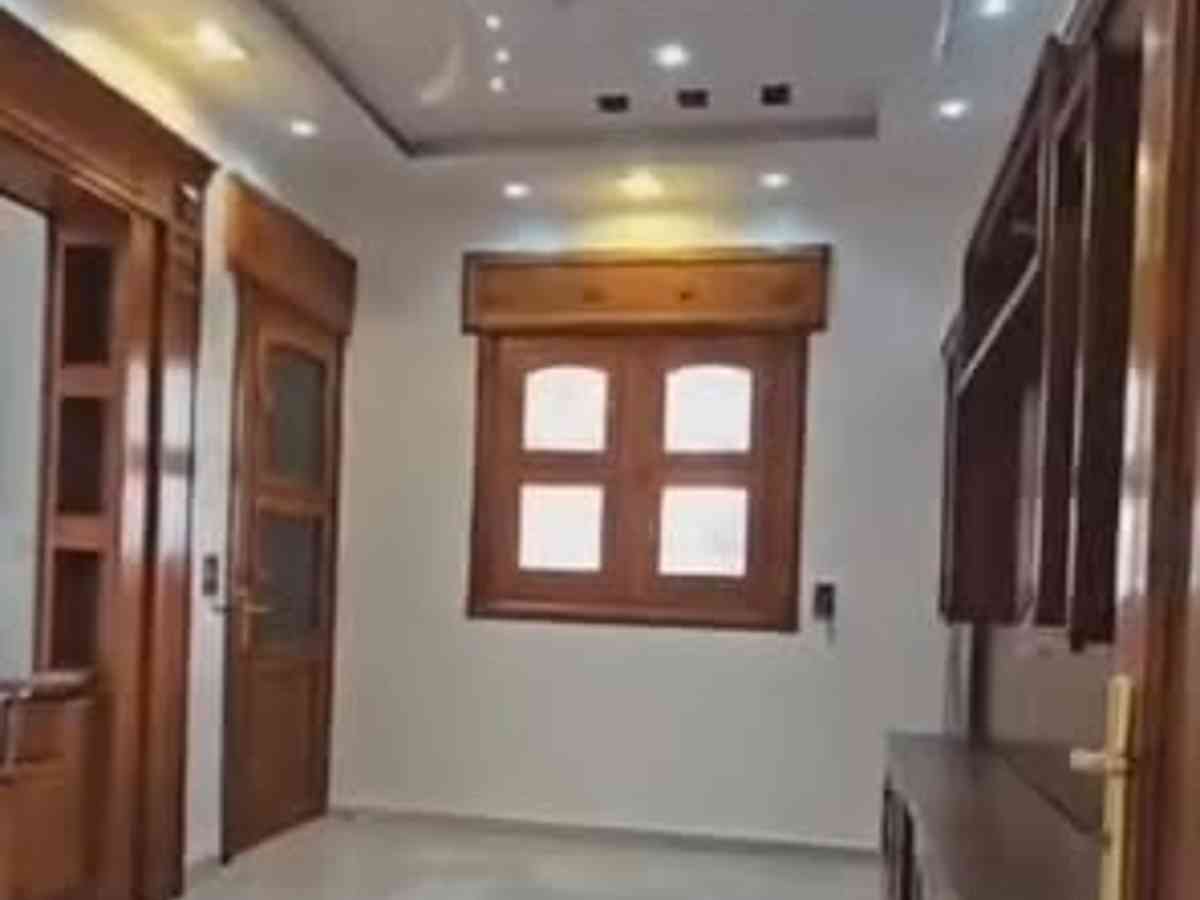 شقة 5 غرف 160م² طابق 2 للبيع
