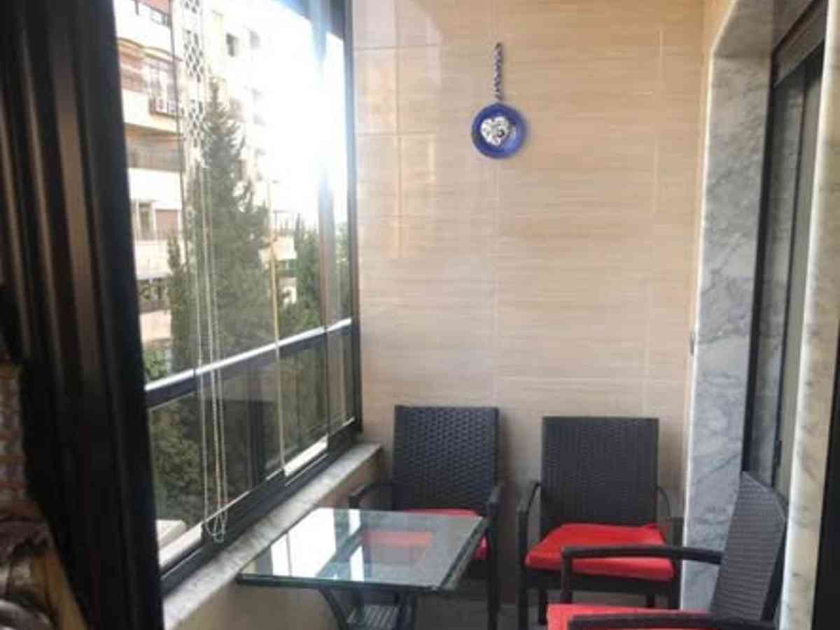 شقة 3 غرف 200م² طابق 3 مع فرش للإيجار