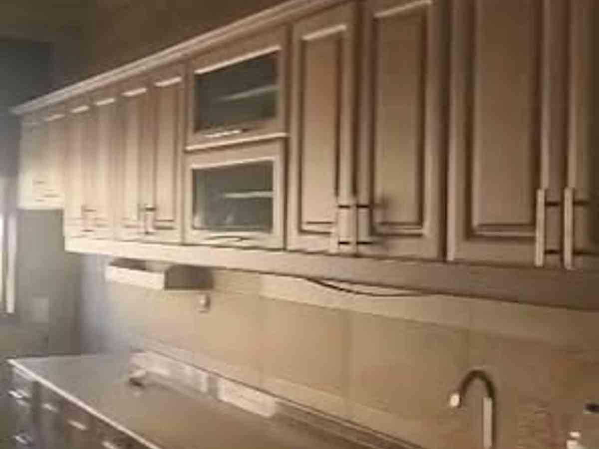 شقة 5 غرف طابق 2 للإيجار