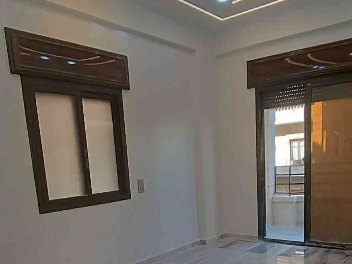 شقة 5 غرف 130م² طابق 2 للبيع