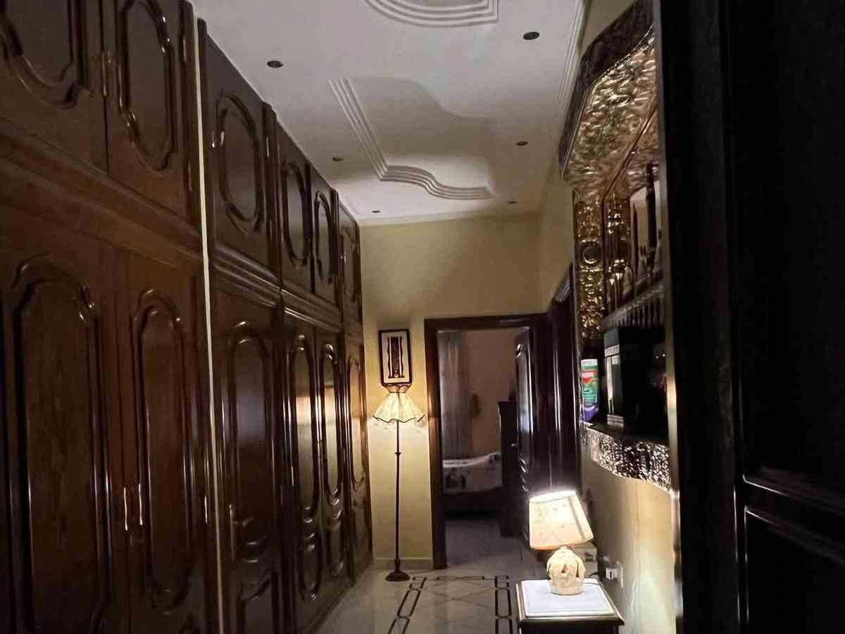 شقة 6 غرف طابق 2 للإيجار
