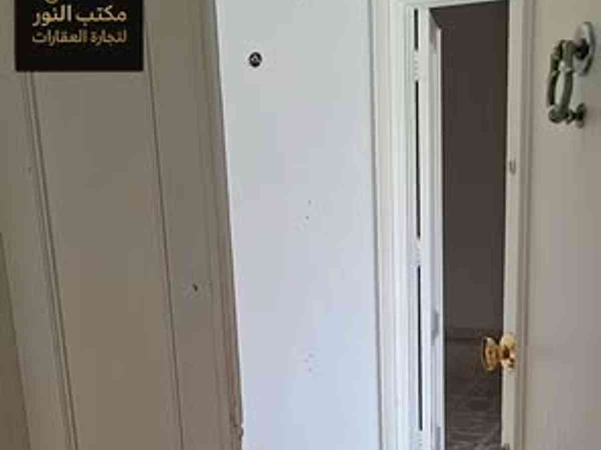 شقة 3 غرف طابق 3 للإيجار