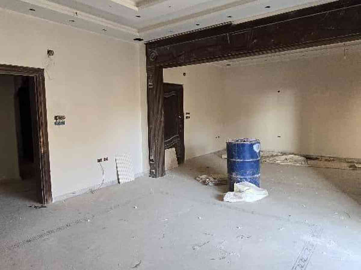 شقة 6 غرف طابق 3 للإيجار