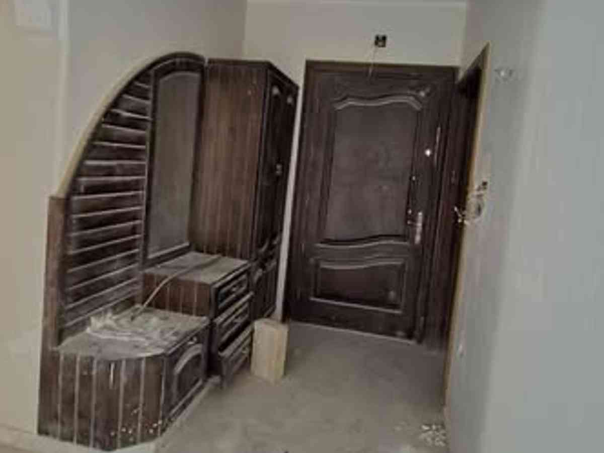 شقة 6 غرف طابق 3 للإيجار
