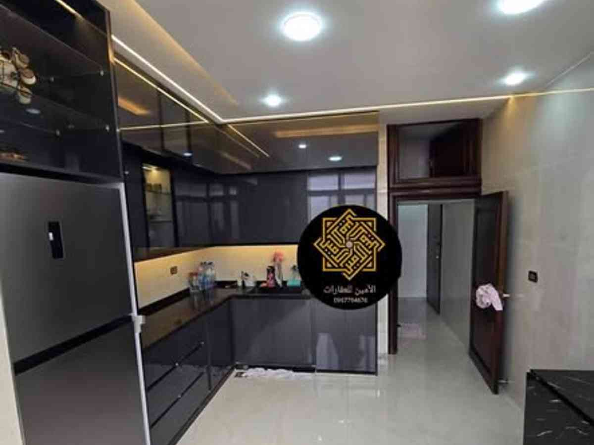 شقة 6 غرف 240م² طابق 3 للبيع