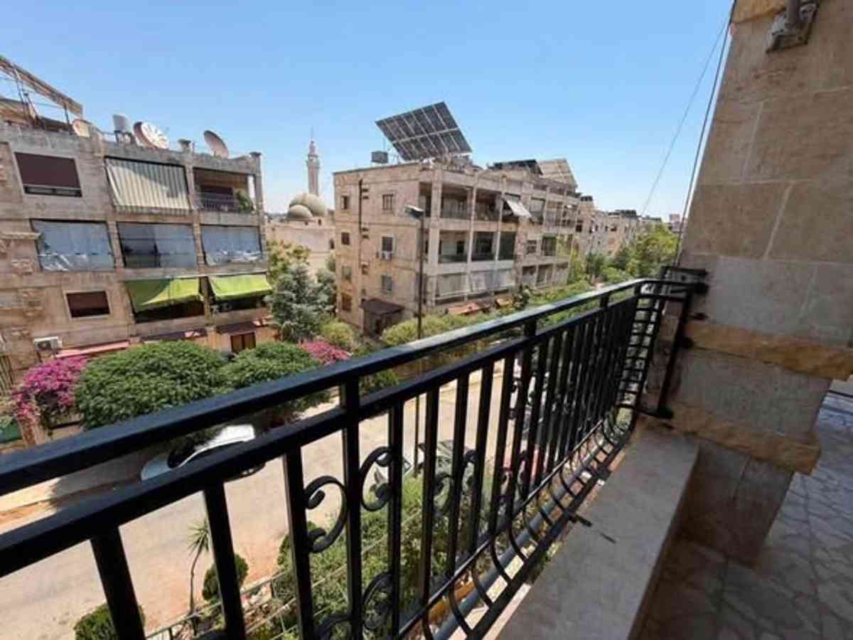 شقة 5 غرف 200م² طابق 2 للإيجار