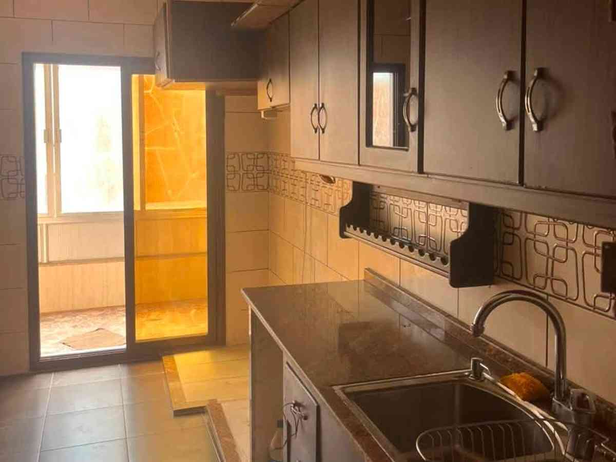 شقة 4 غرف طابق 3 للإيجار