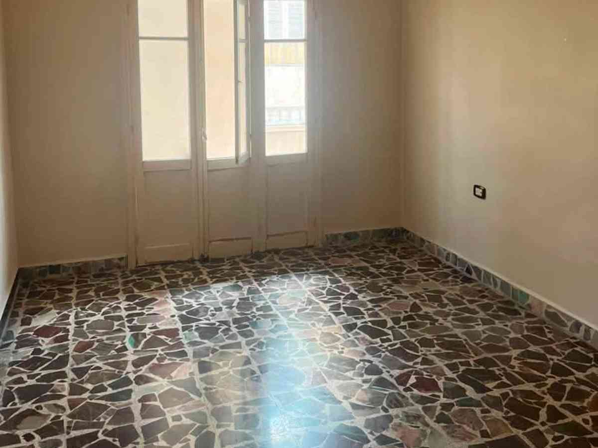 شقة 4 غرف طابق 3 للإيجار