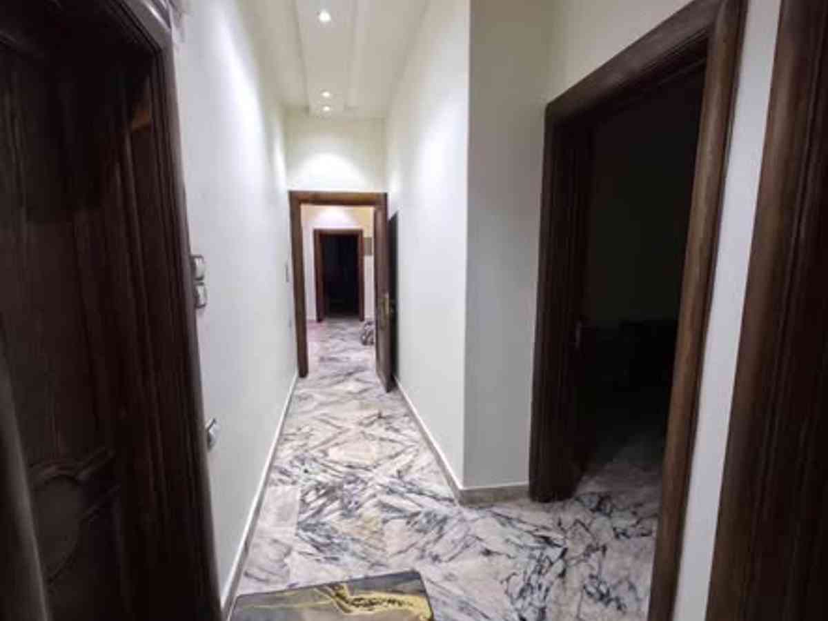 شقة 6 غرف 240م² طابق 1 للبيع