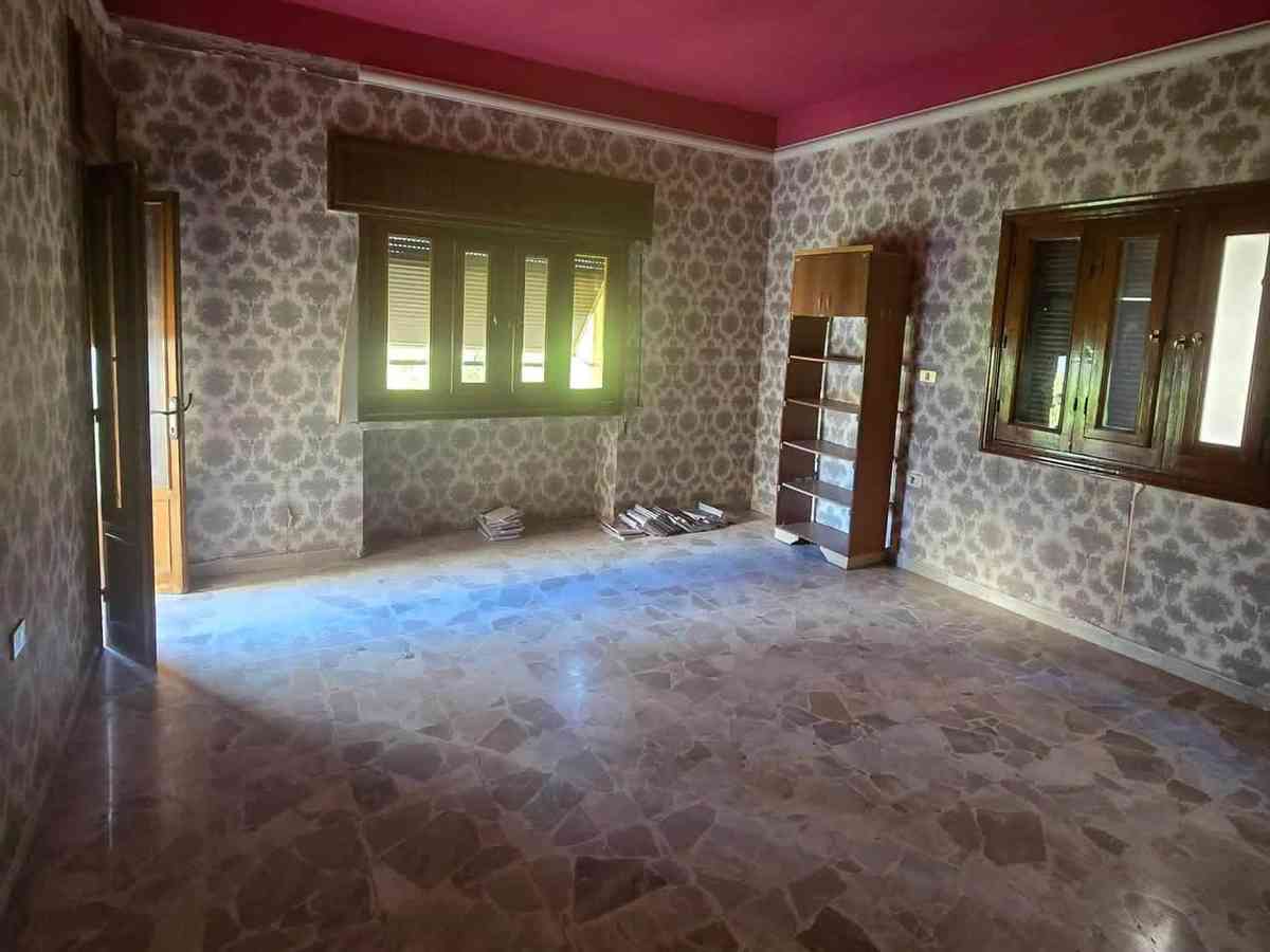 شقة 6 غرف طابق 1 للإيجار