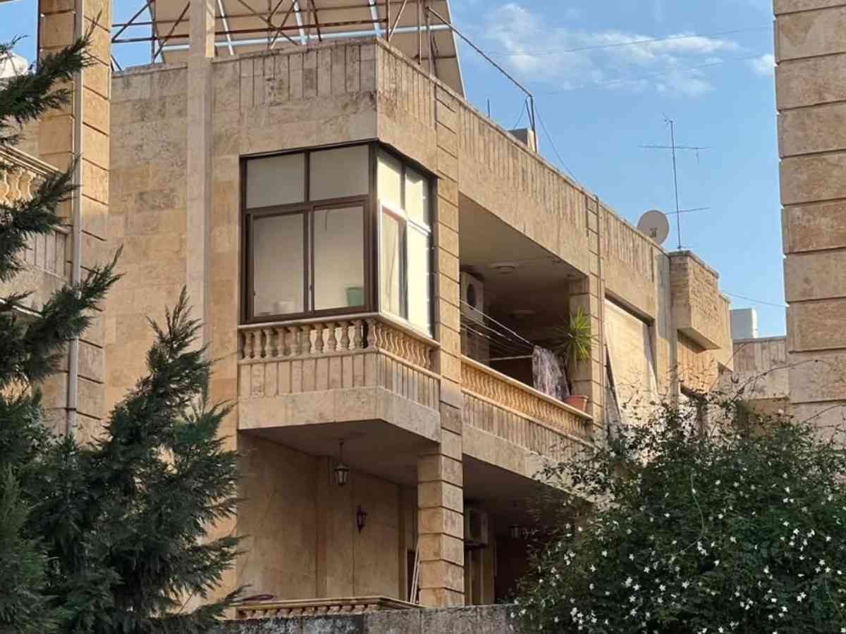 شقة 7 غرف 375م² طابق 2 مع فرش للبيع