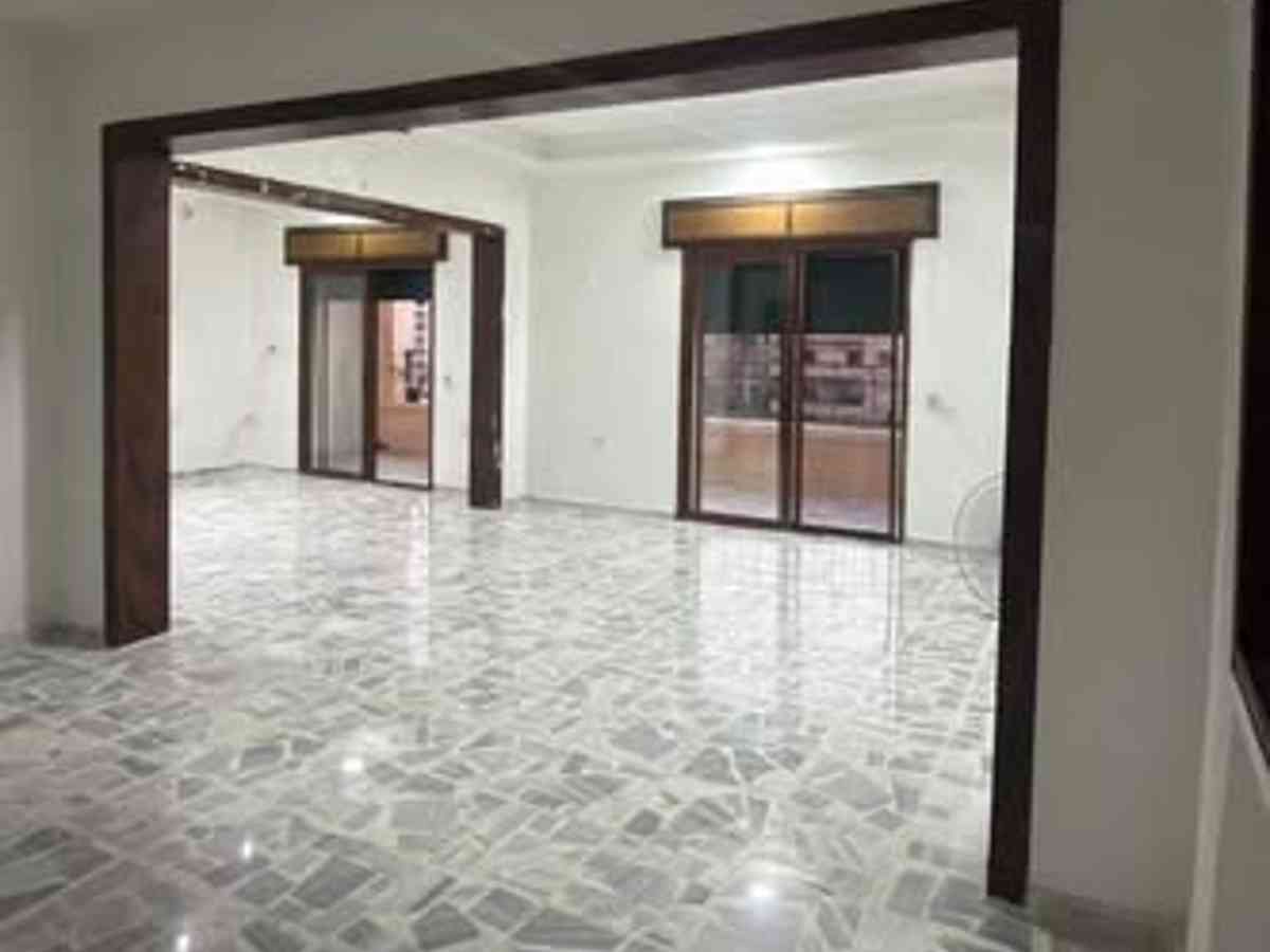 شقة 6 غرف طابق 3 للإيجار