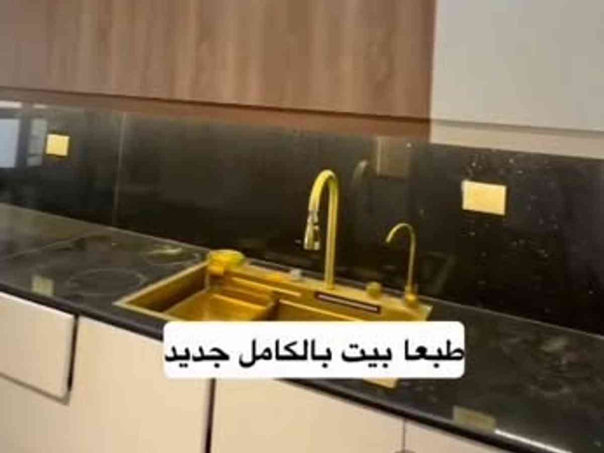 شقة 6 غرف 1 صالات طابق 1 للإيجار