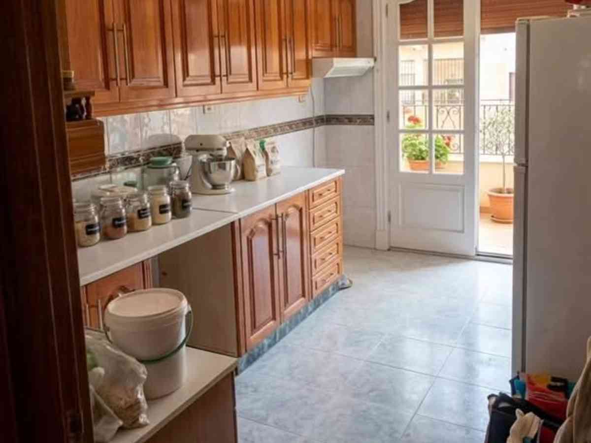 شقة 6 غرف 210م² طابق 3 للبيع