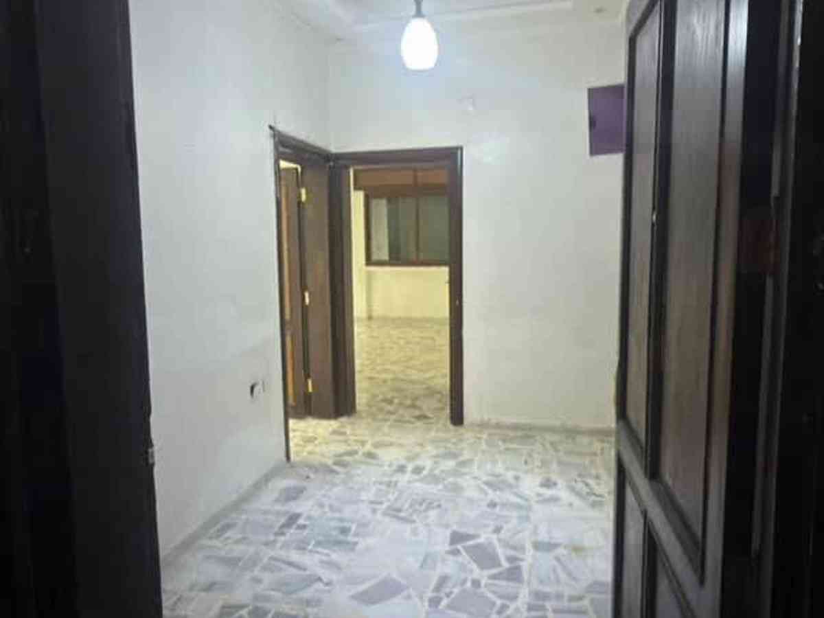 شقة 6 غرف طابق 3 للإيجار