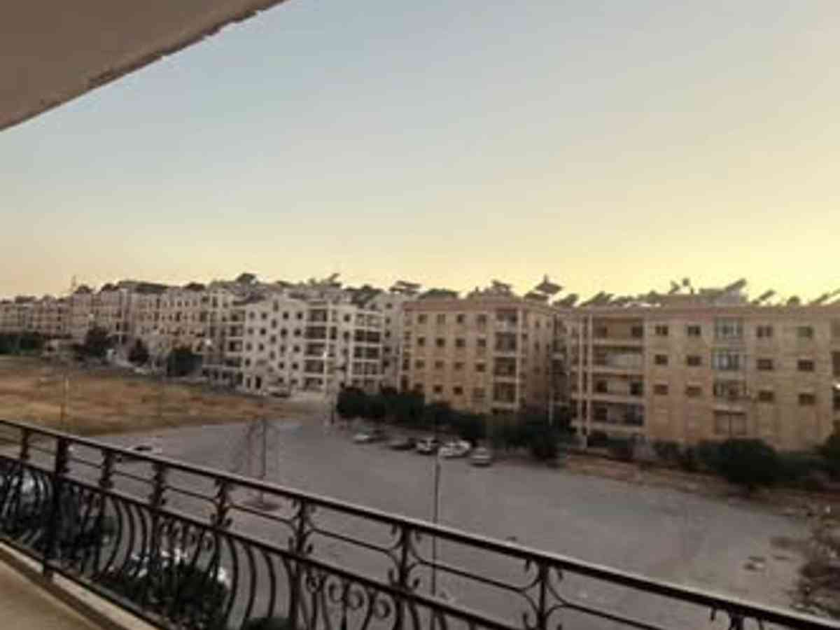 شقة 6 غرف طابق 3 للإيجار