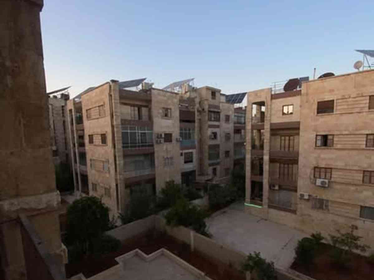 شقة 6 غرف 240م² طابق 2 للإيجار