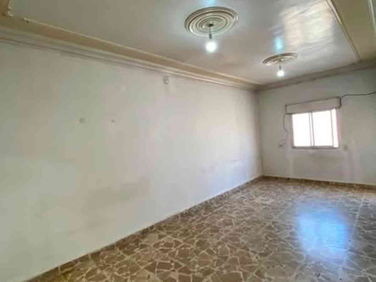 شقة 5 غرف طابق 3 للإيجار