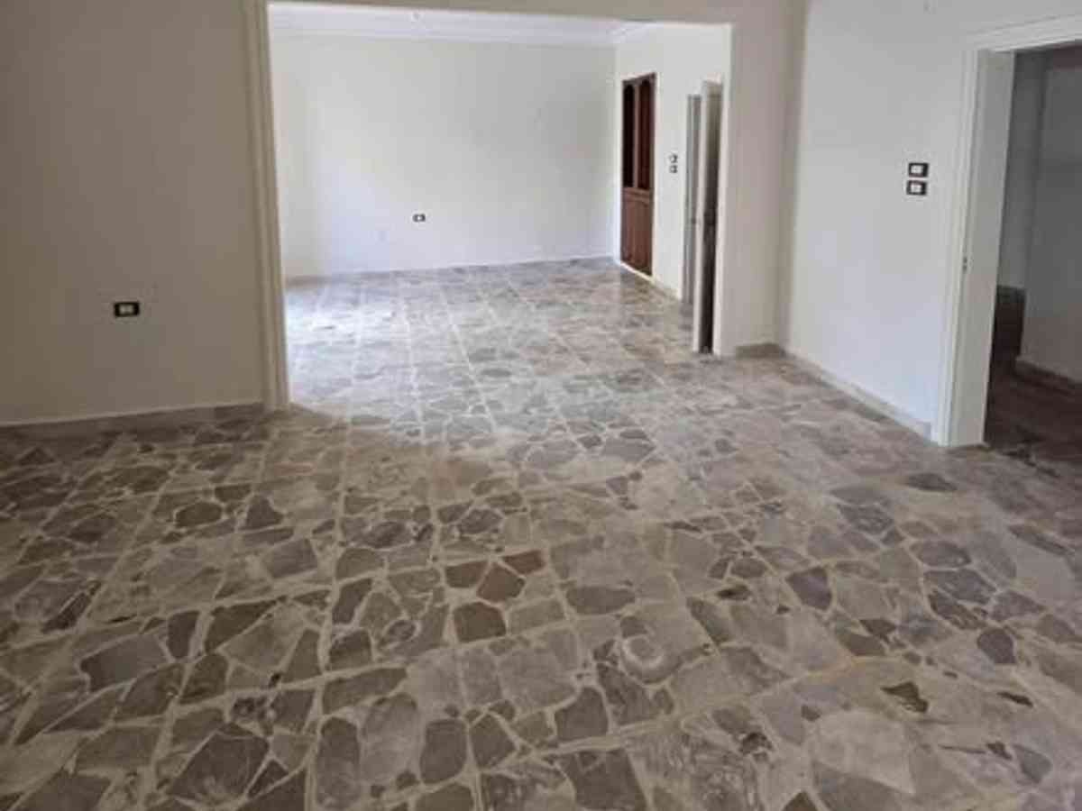 شقة 6 غرف طابق 1 للإيجار