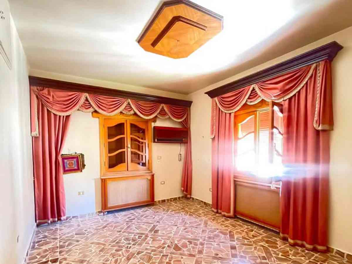 شقة 7 غرف طابق 1 للإيجار