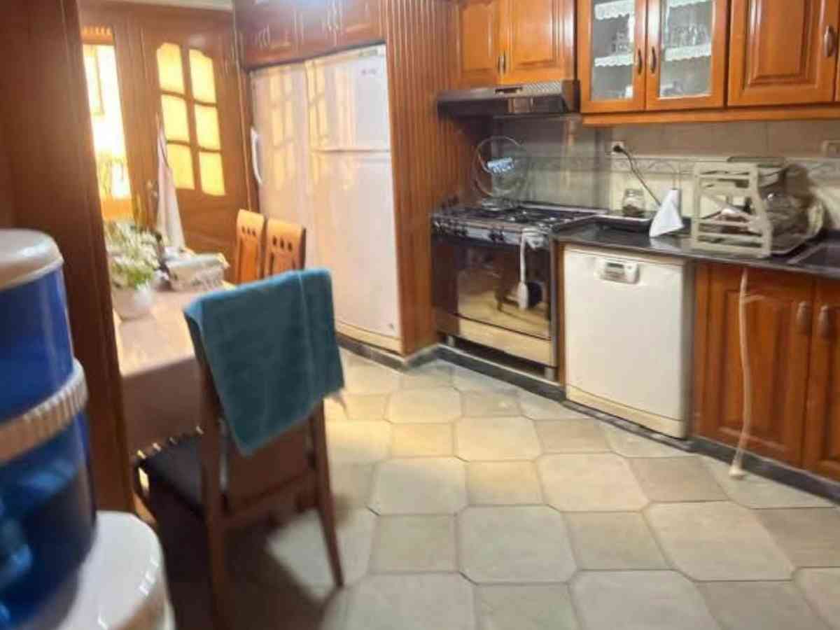 شقة 6 غرف 240م² طابق 1 للبيع