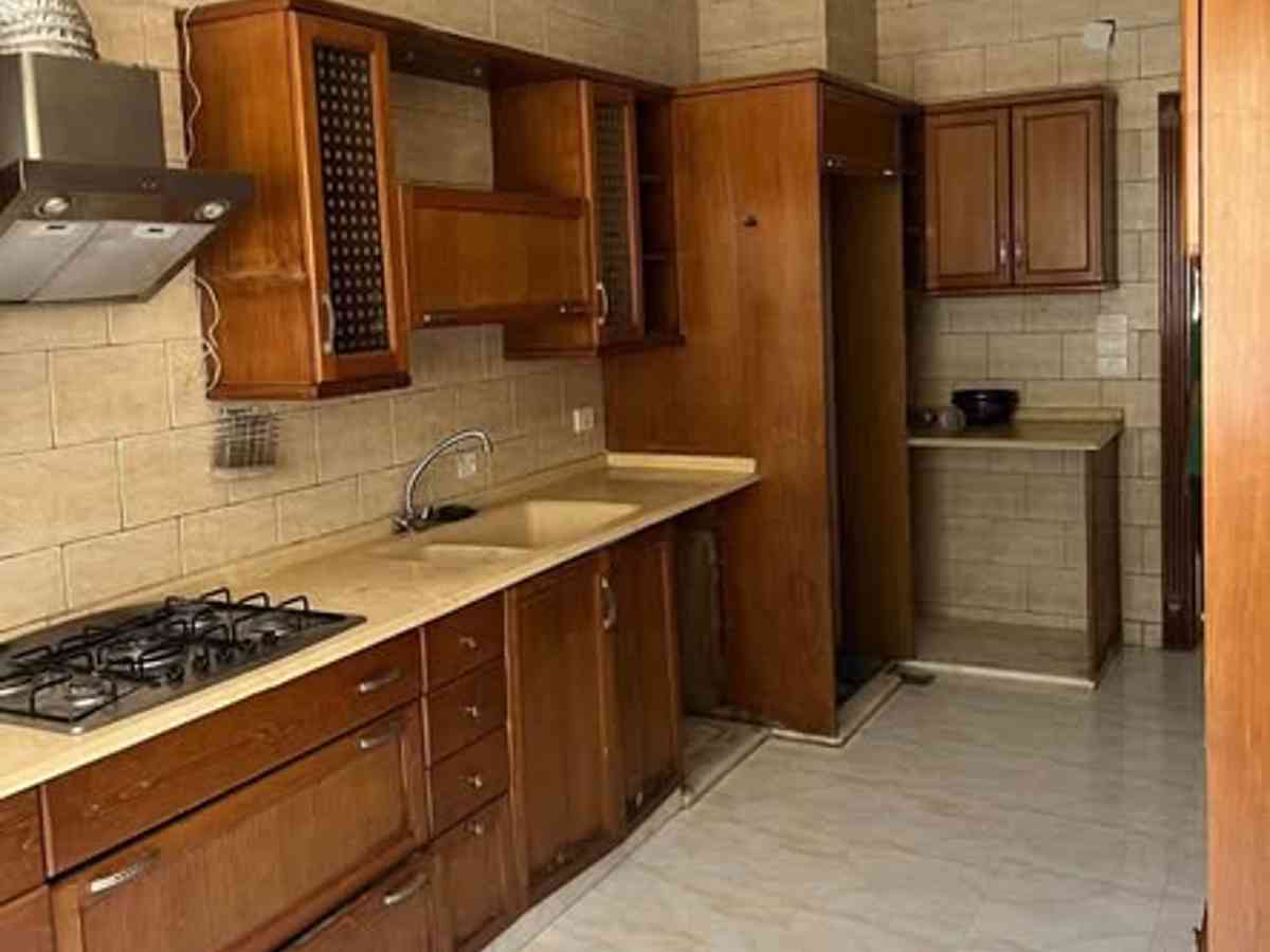 شقة 5 غرف طابق 1 للإيجار