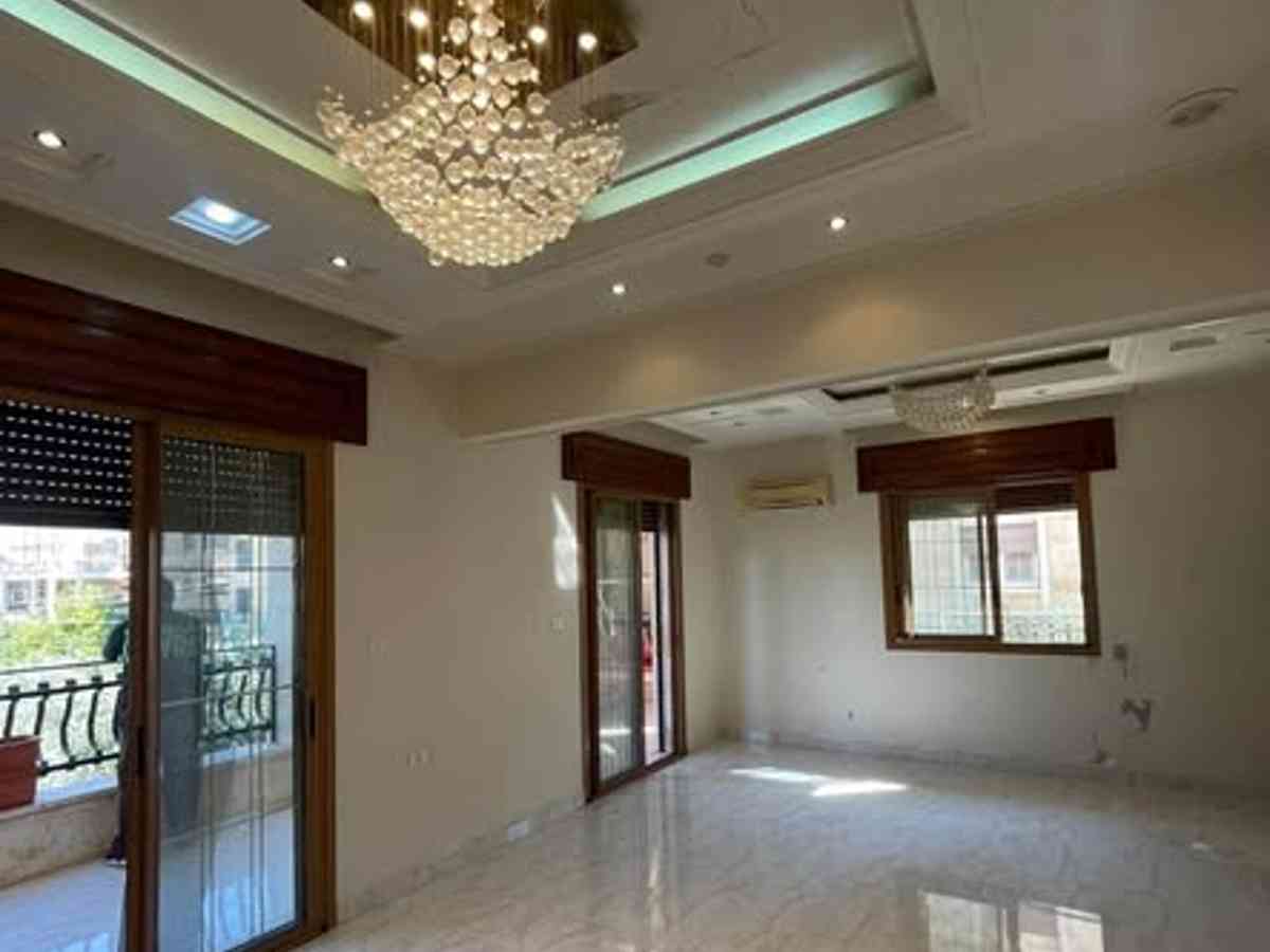 شقة 5 غرف طابق 1 للإيجار