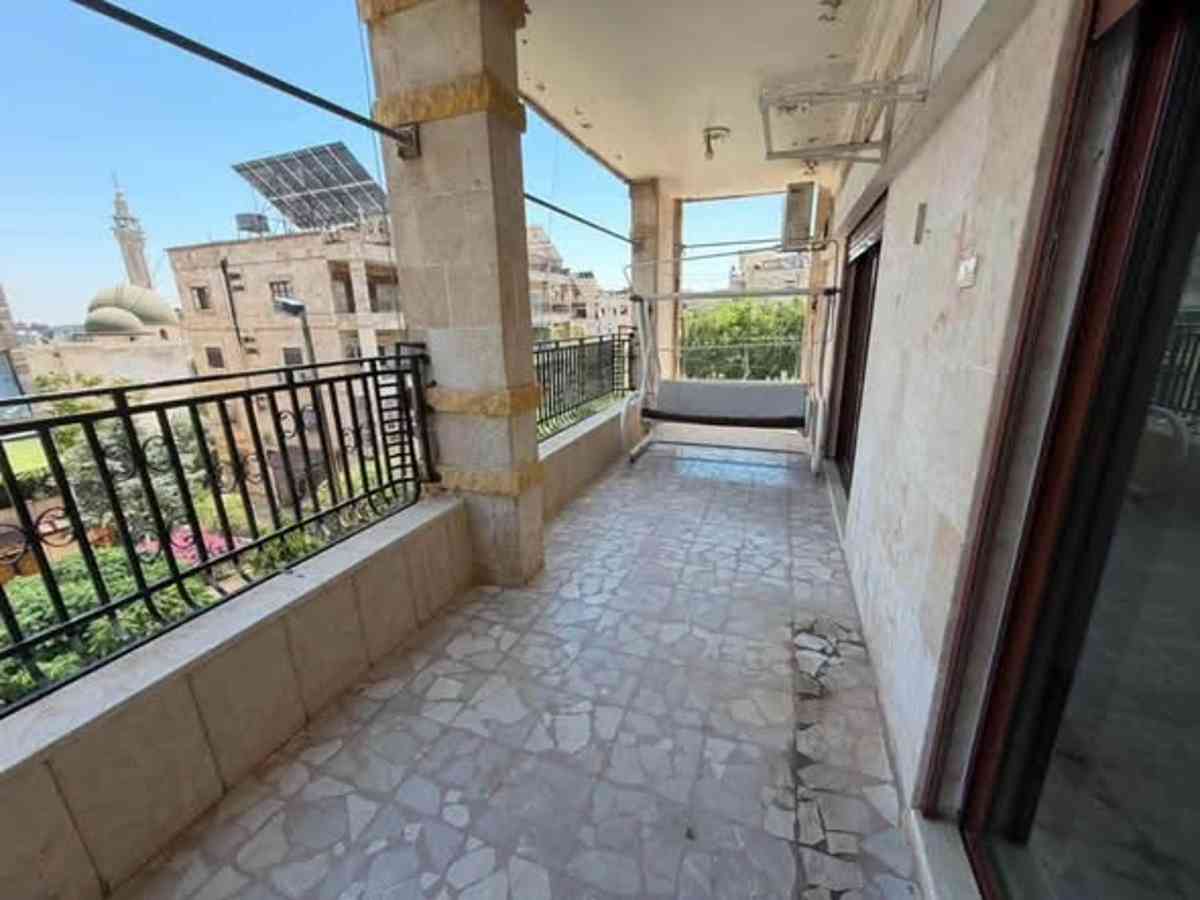 شقة 5 غرف 200م² طابق 2 للإيجار