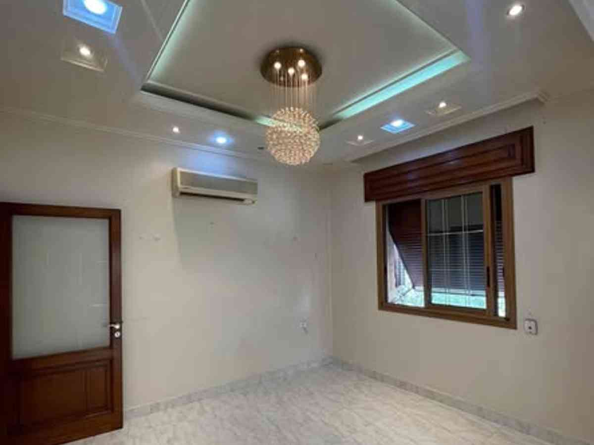 شقة 5 غرف طابق 1 للإيجار