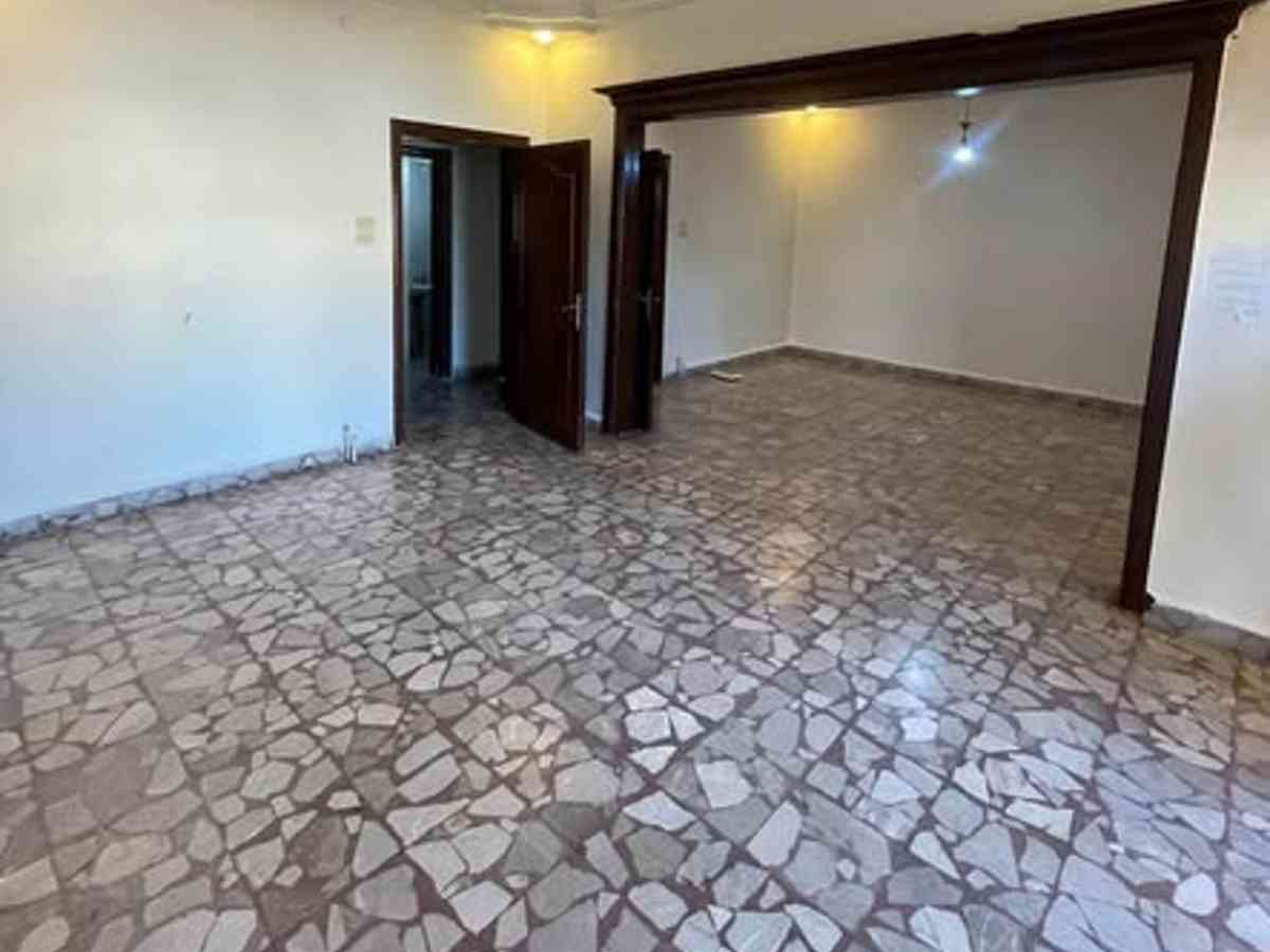 شقة 5 غرف 200م² طابق 2 للإيجار