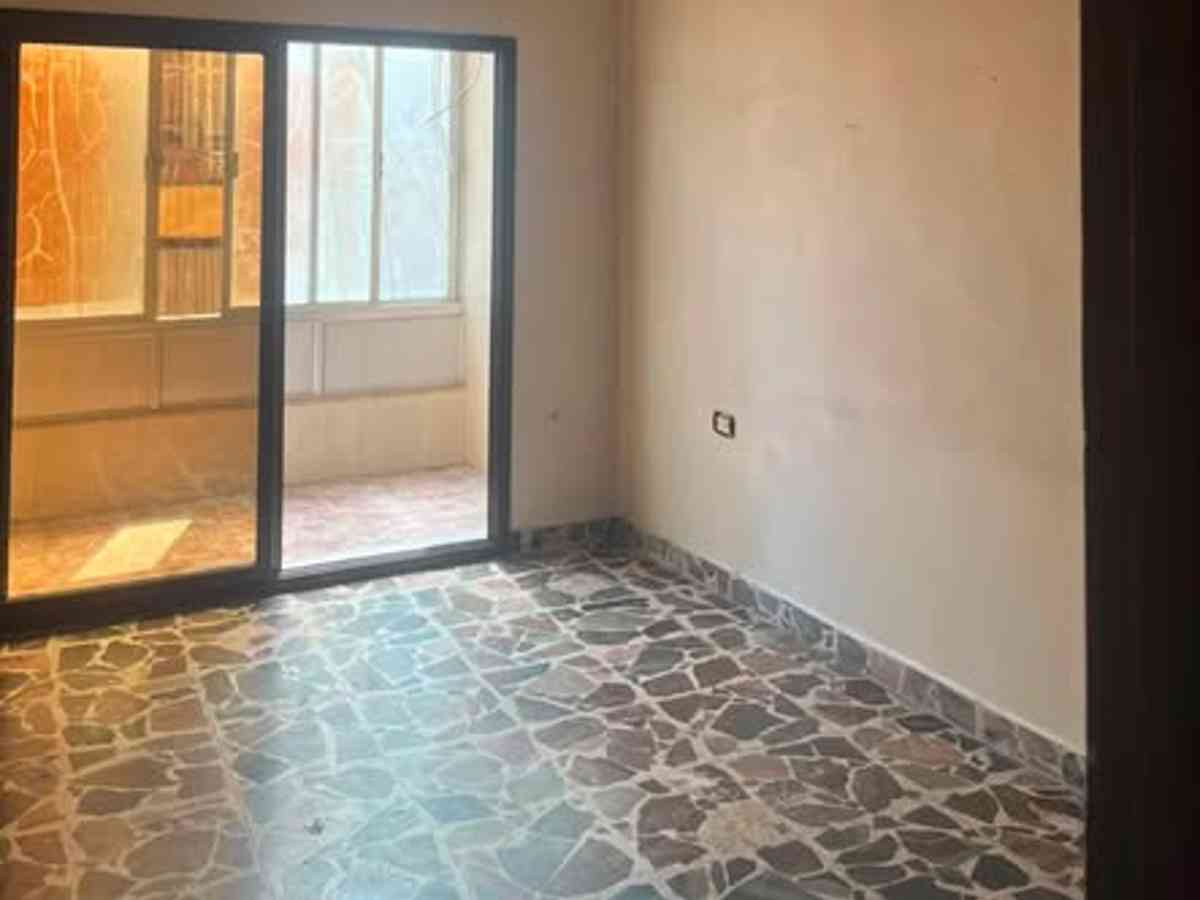 شقة 4 غرف طابق 3 للإيجار