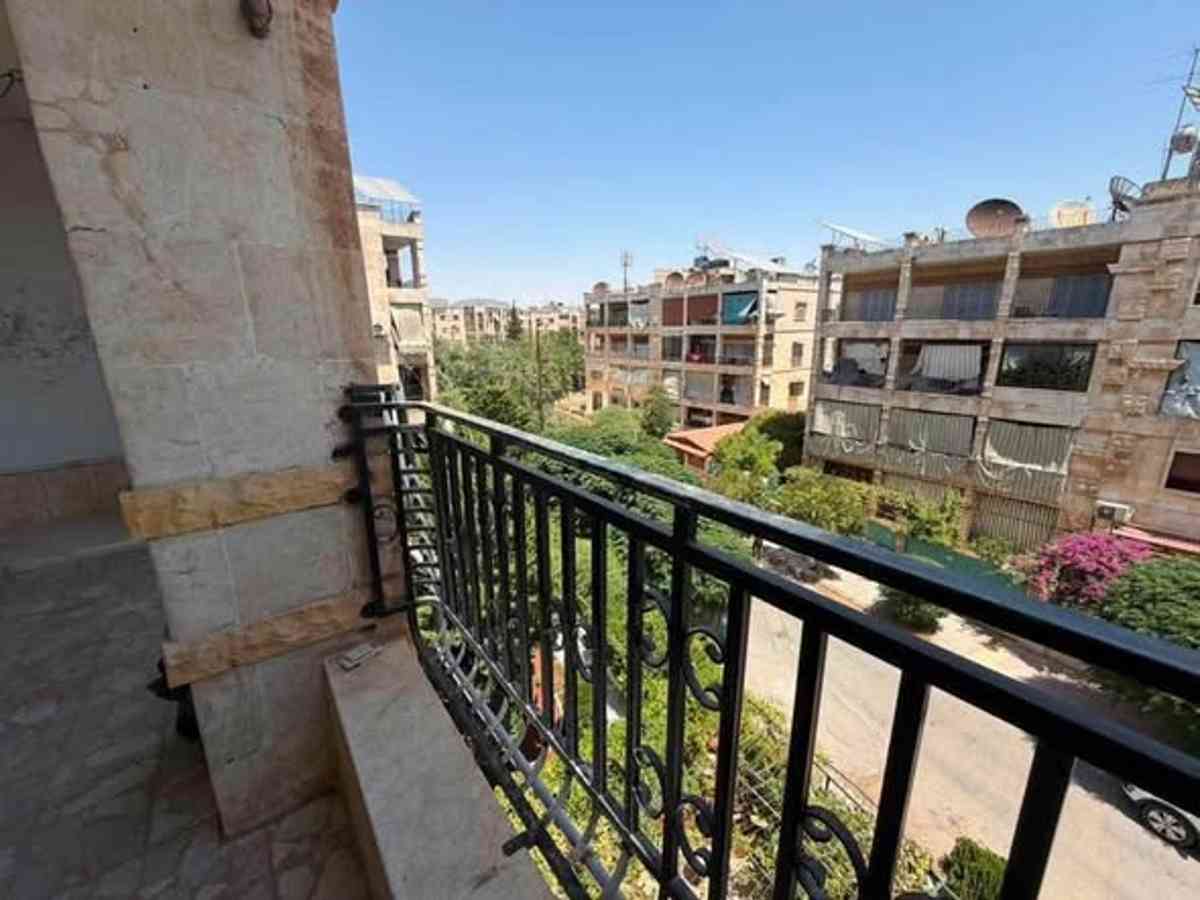 شقة 5 غرف 200م² طابق 2 للإيجار