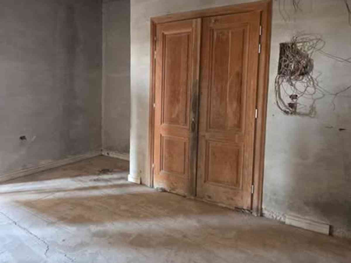 شقة 6 غرف 240م² طابق 3 للبيع