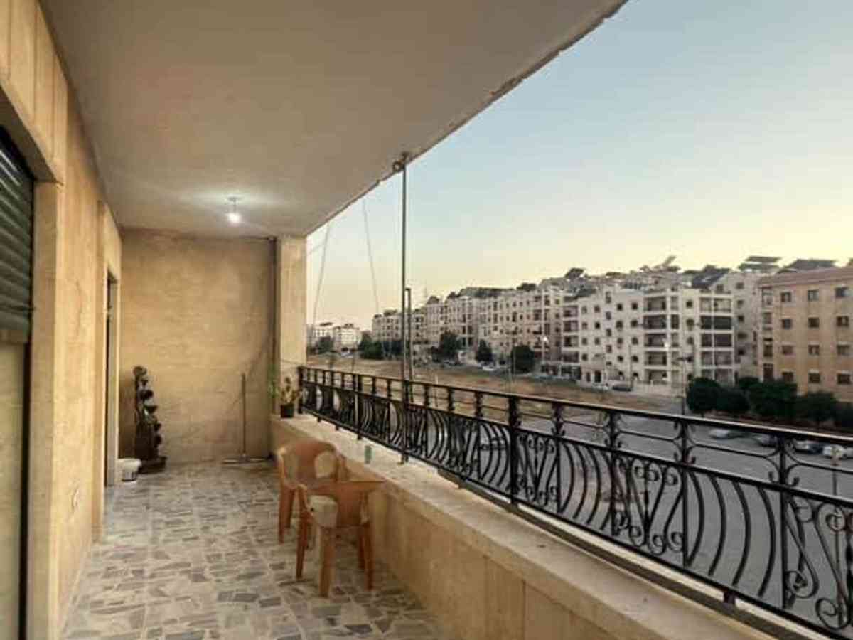 شقة 6 غرف طابق 3 للإيجار