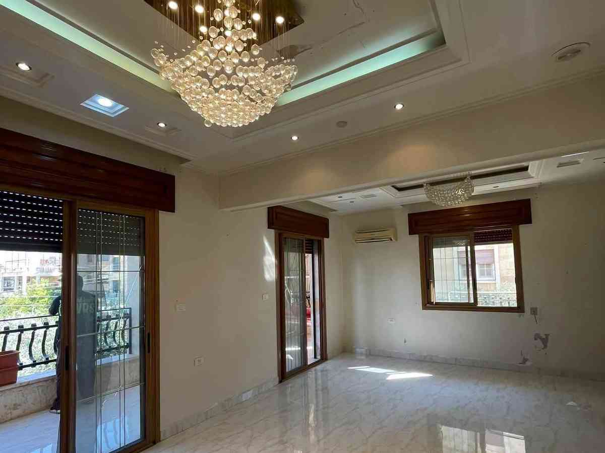 شقة 5 غرف 200م² طابق 1 للإيجار