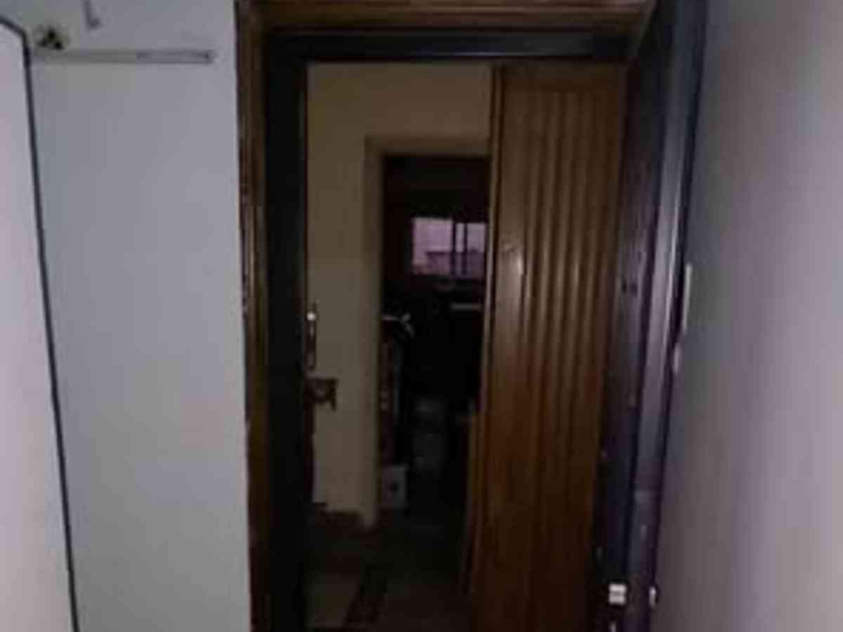 شقة 7 غرف 260م² طابق 1 للبيع