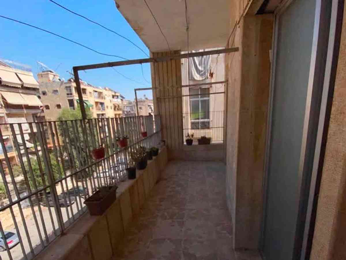 شقة 5 غرف طابق 3 للإيجار