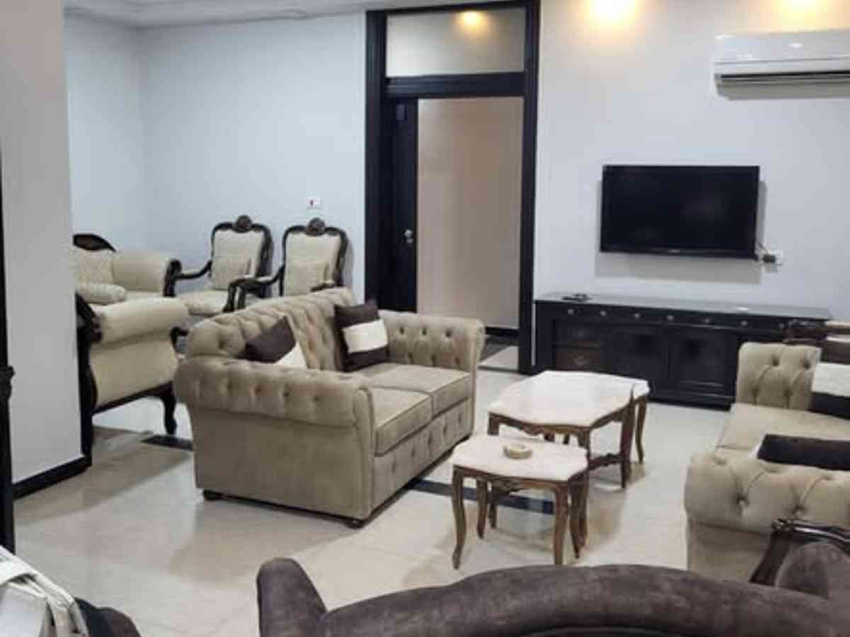 شقة 4 غرف 2 صالات طابق 7 مع فرش للإيجار